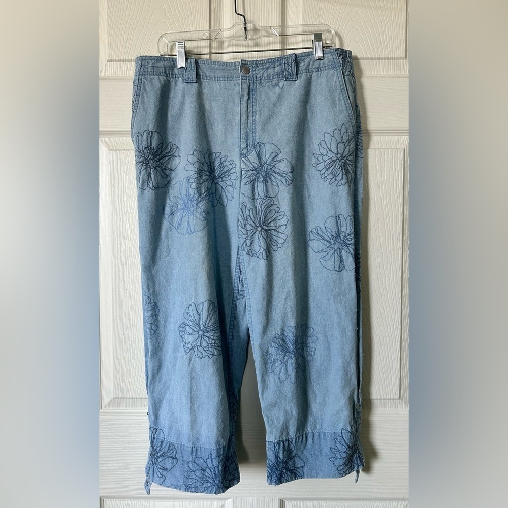Liz Claiborne Women's Floral embroidered Blue Jeans Size 14P